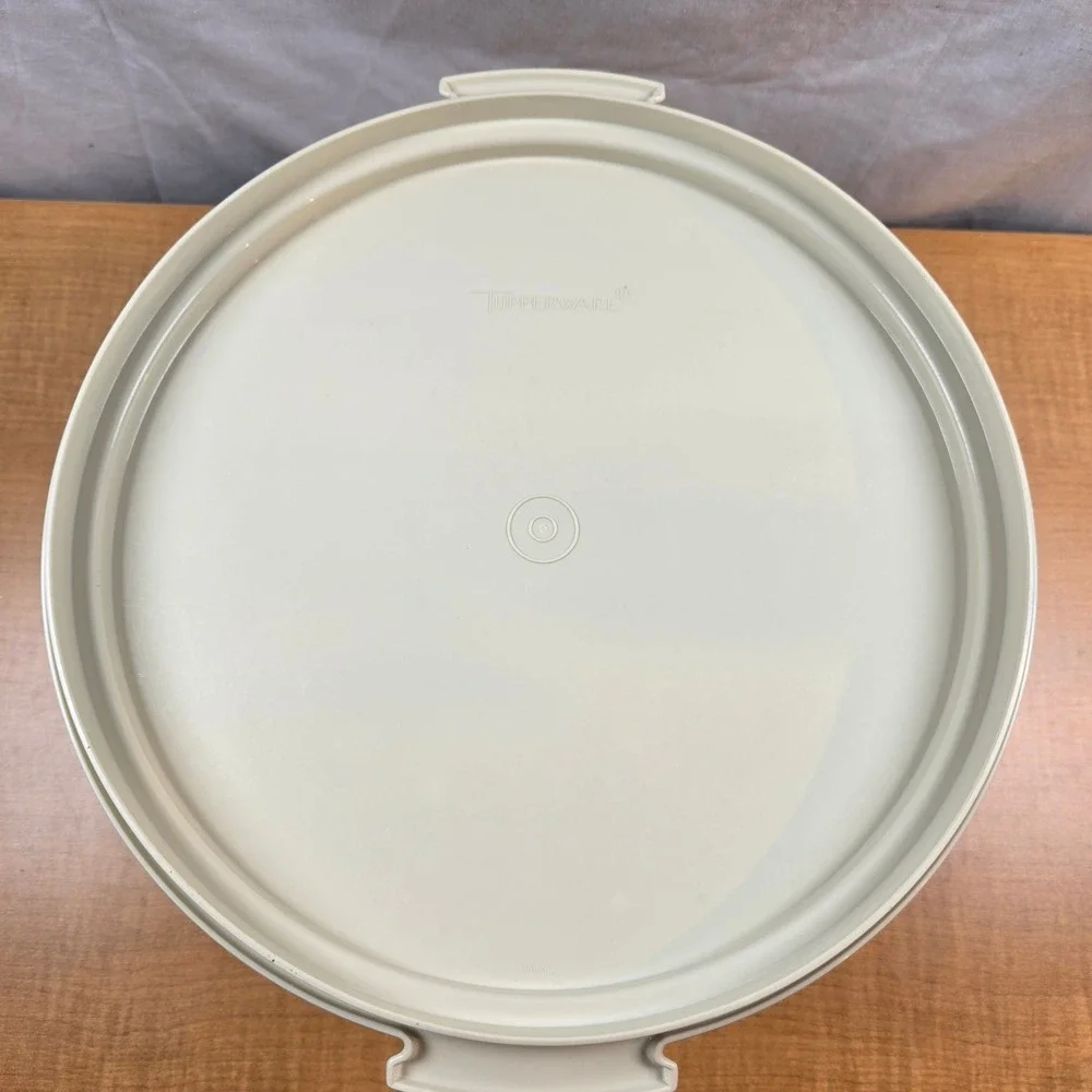 Tupperware Cake Container Carrier Base and Lid 12